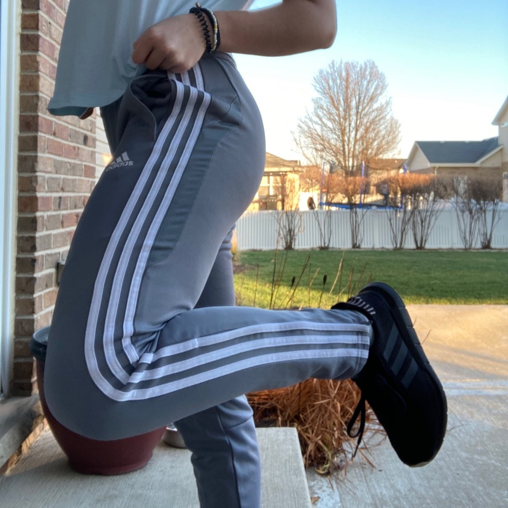 Women’s Adidas training pants Medium - Picture 4 of 5